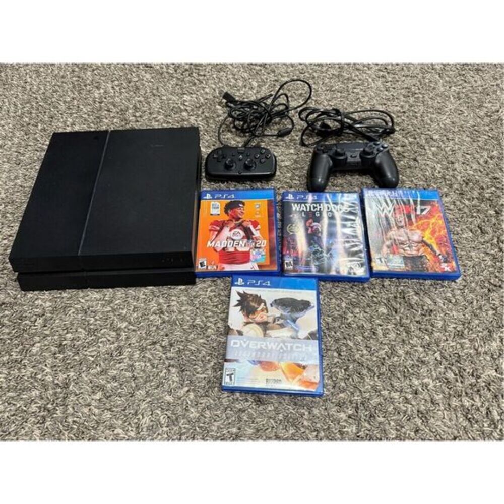 Sony PlayStation 4 Lot with one Controller and 4 games
